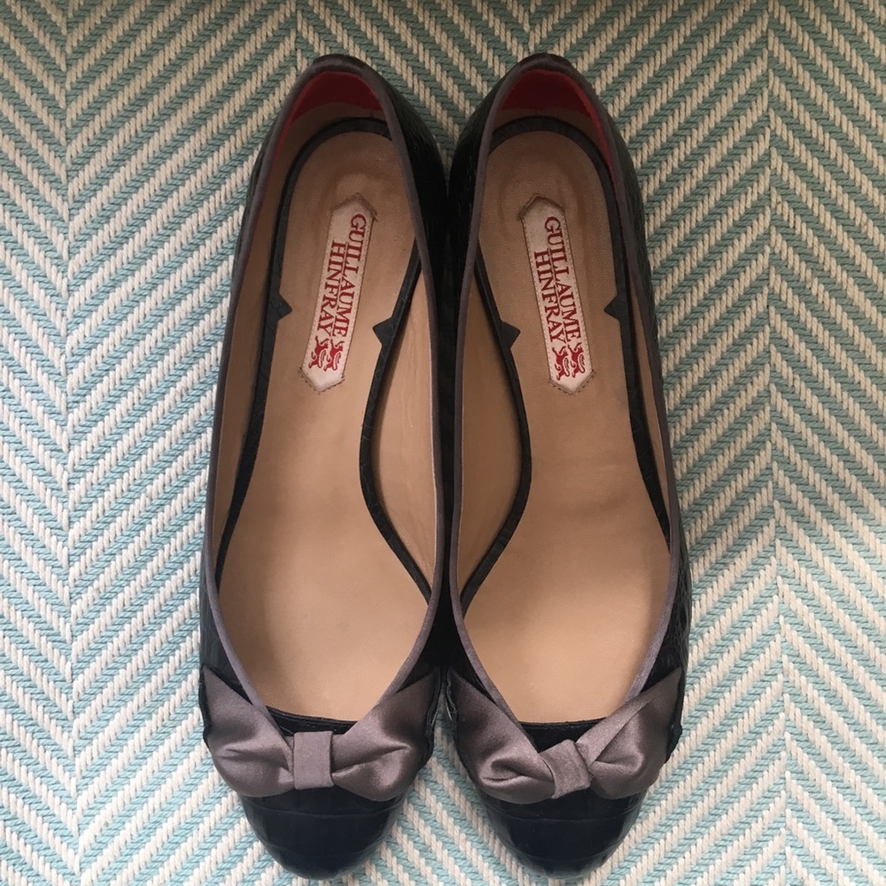 Guillaume Hinfray Leather Round Toe Bow Heels
